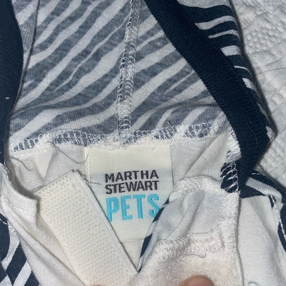 Small Dog Hoodie — “Leader of the Pack” 🐾 Graphic Writing - Picture 2 of 4